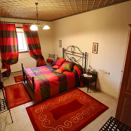 ζarkada Casa de hóspedes Agios Georgios Nilias