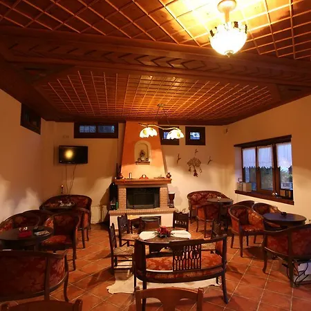 ζarkada Casa de hóspedes Agios Georgios Nilias